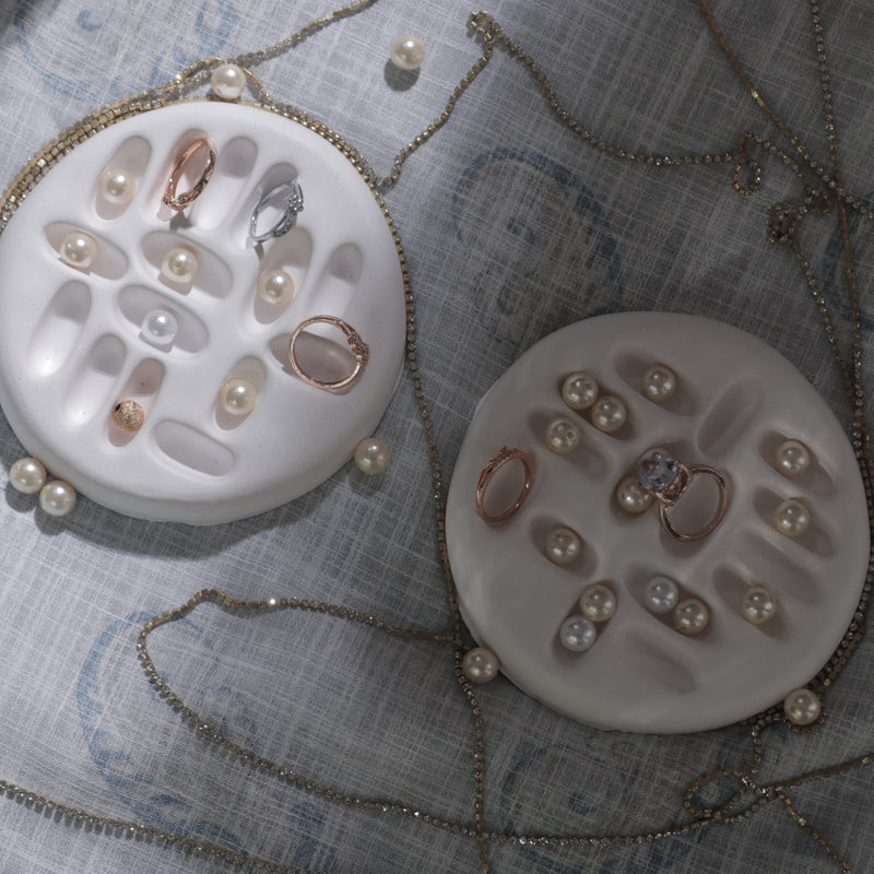 Elegant Concrete Ring Holder – Minimalist Jewelry Organizer with Pearls