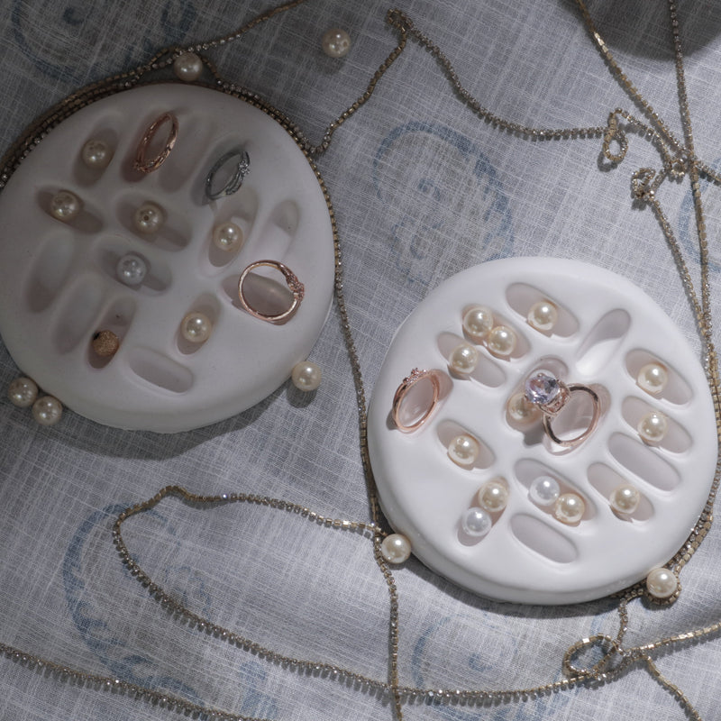 Elegant Concrete Ring Holder – Minimalist Jewelry Organizer with Pearls