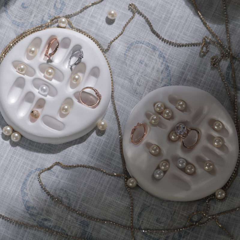 Elegant Concrete Ring Holder – Minimalist Jewelry Organizer with Pearls