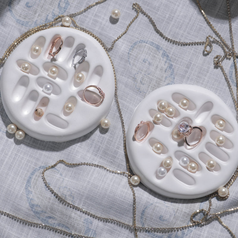 Elegant Concrete Ring Holder – Minimalist Jewelry Organizer with Pearls