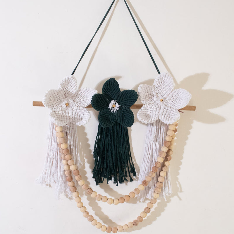 Blooming Grace – Macrame Wall Hanging Threadarrt